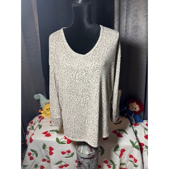 American Eagle Outfitters Tops - American Eagle Super Soft oversized leopard longsleeve
